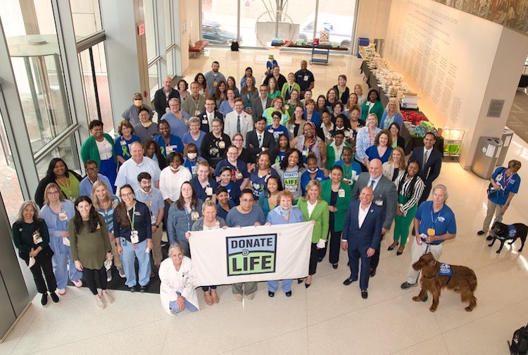 First Lady of Virginia celebrates National Donate Life Blue and Green Day with VCU Health Hume-Lee Transplant Center